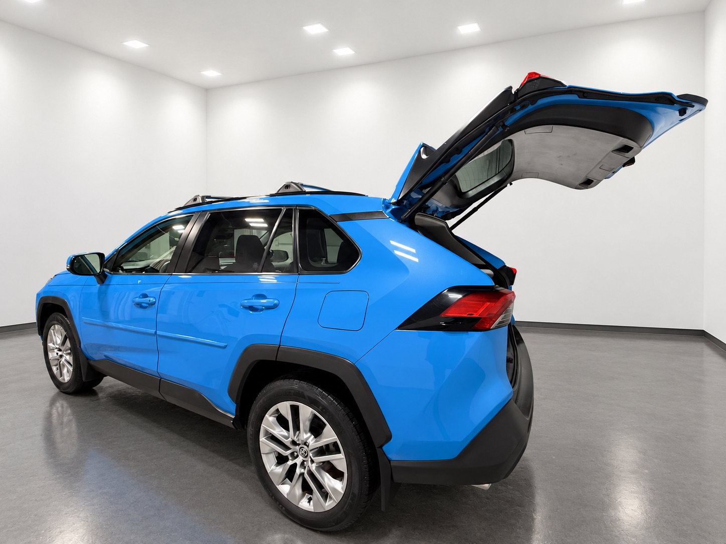 Used 2020 Toyota RAV4 XLE Premium AWD/4WD image 13