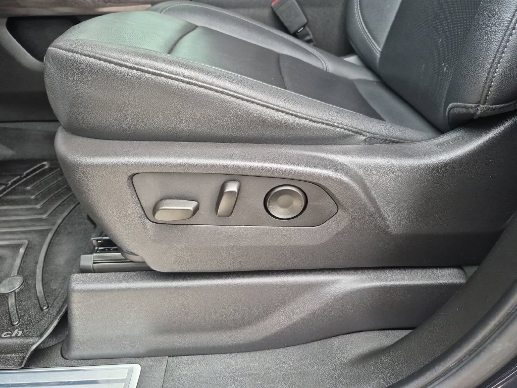 Used 2024 Chevrolet Silverado 1500 LTZ w/ LTZ Premium Package AWD/4WD image 18