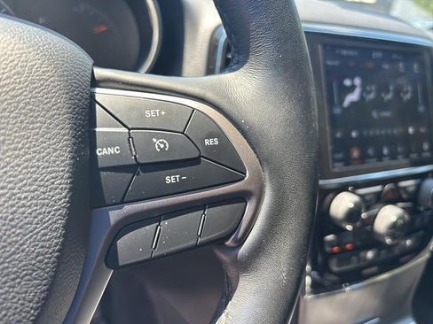 Used 2021 Jeep Grand Cherokee Laredo X AWD/4WD image 15