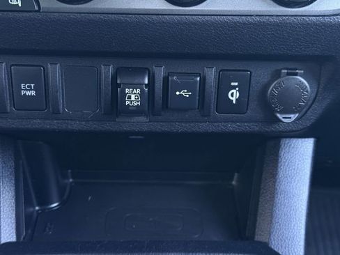 Used 2020 Toyota Tacoma TRD Off-Road AWD/4WD image 20