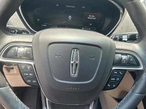 Used 2019 Lincoln Nautilus Reserve FWD image 16