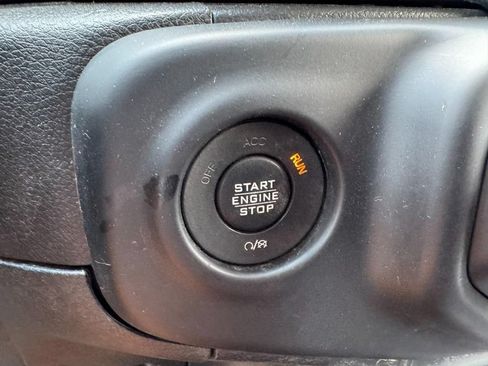 Used 2018 Jeep Wrangler Sport AWD/4WD image 19