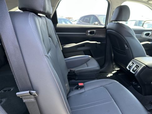 Certified 2023 Kia Sorento EX w/ Panoramic Sunroof Package FWD image 15