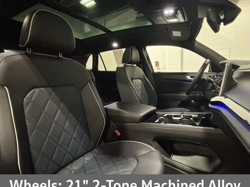 Certified 2025 Volkswagen Atlas Cross Sport SEL Premium R-Line AWD/4WD image 16