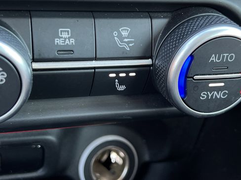 Used 2021 Alfa Romeo Giulia Ti w/ Nero Edizione image 25