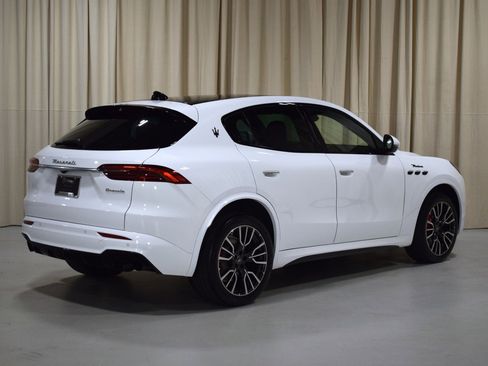 Certified 2023 Maserati Grecale Modena image 9