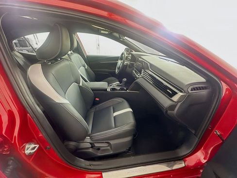 Used 2025 Toyota Camry SE image 28