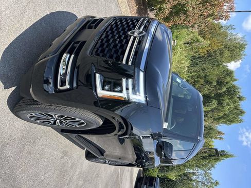 New 2026 Nissan Armada SL w/ Captain's Chari Seat Package AWD/4WD image 3