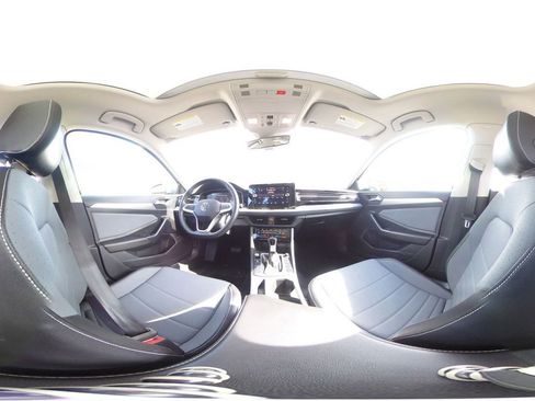 Used 2025 Volkswagen Jetta SE image 39