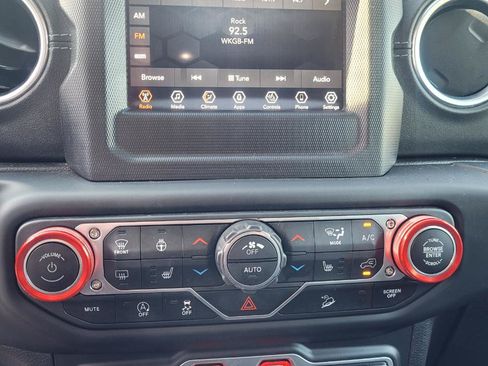 Used 2018 Jeep Wrangler Unlimited Sahara AWD/4WD image 20