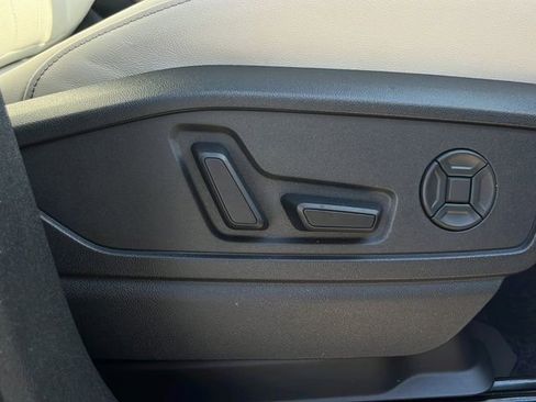 Used 2025 Audi Q5 Premium Plus w/ Premium Plus AWD/4WD image 16