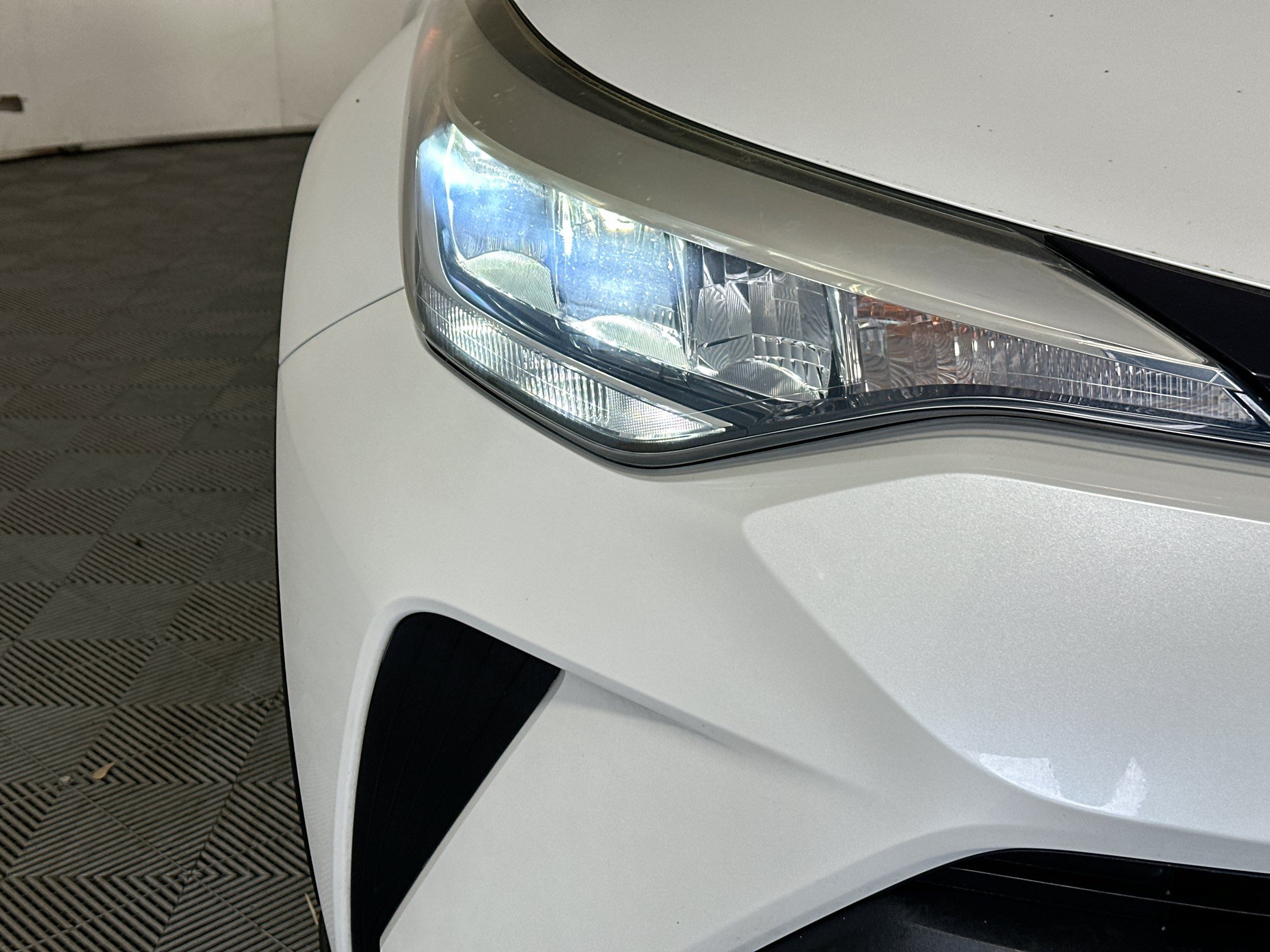 Used 2022 Toyota C-HR XLE FWD image 9