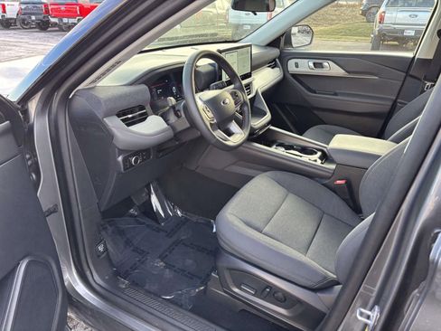 Used 2025 Ford Explorer Active image 28