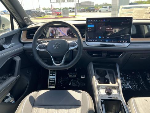 New 2025 Volkswagen Tiguan SEL R-Line image 5