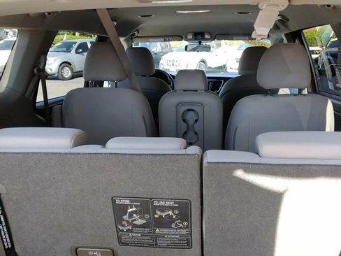 Used 2020 Kia Sedona LX FWD image 11