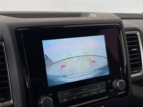 Used 2024 Nissan Frontier SV image 9