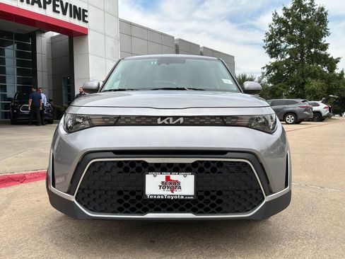 Used 2025 Kia Soul LX w/ LX Technology Package FWD image 3