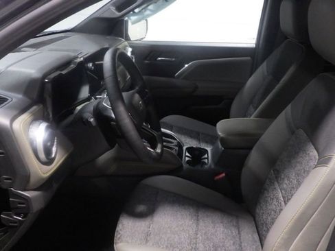 Used 2024 Chevrolet Colorado ZR2 w/ Technology Package image 8