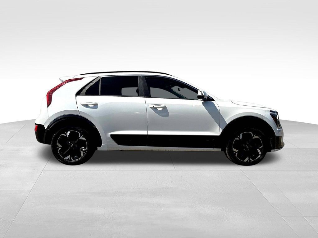 Used 2024 Kia Niro Wind FWD image 9