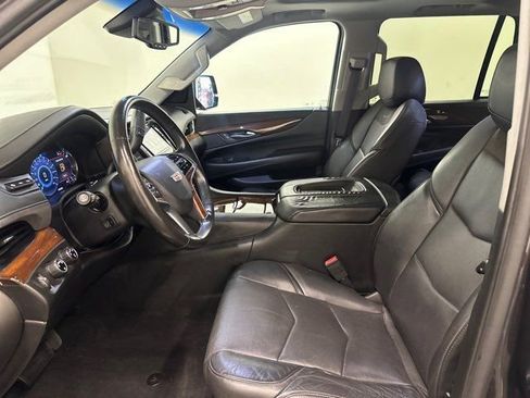 Used 2016 Cadillac Escalade Luxury image 17