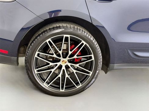 Certified 2023 Porsche Macan S AWD/4WD image 13