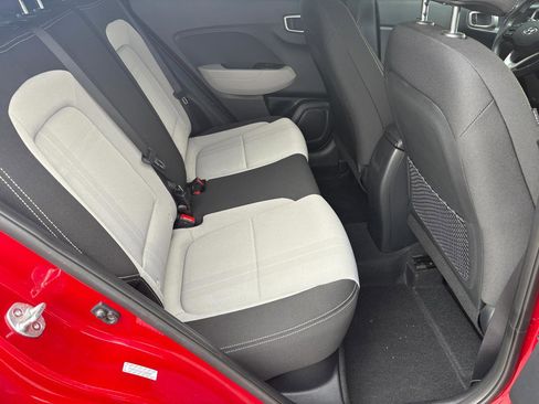 Used 2023 Hyundai Venue SEL FWD image 13