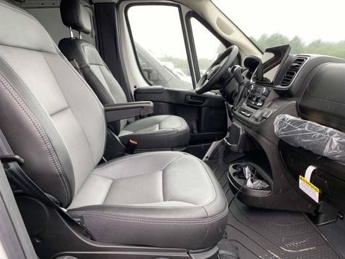 Used 2025 RAM ProMaster 3500 w/ Quick Order Package 22H SLT+ FWD image 7