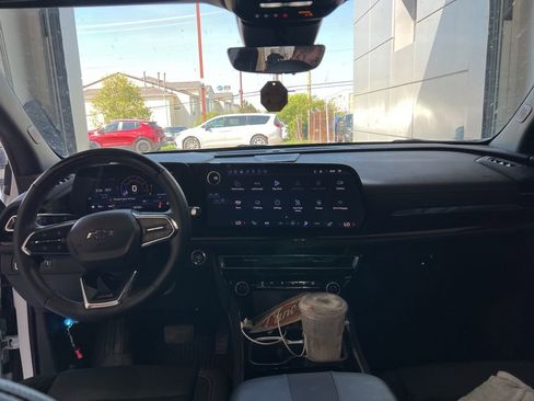 Used 2025 Chevrolet Traverse Z71 w/ Enhanced Driving Package AWD/4WD image 6