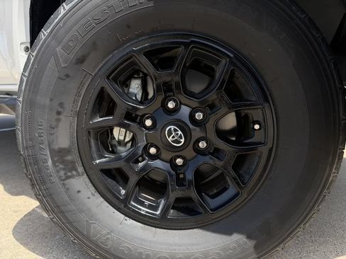 Used 2021 Toyota Tacoma SR5 RWD image 10