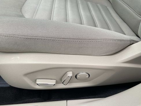 Used 2019 Ford Fusion SE image 18