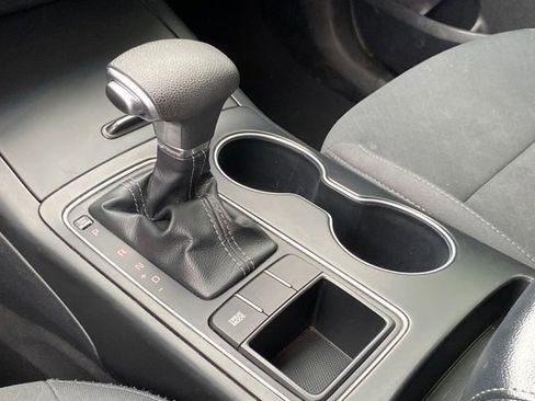 Used 2019 Kia Sorento LX image 11