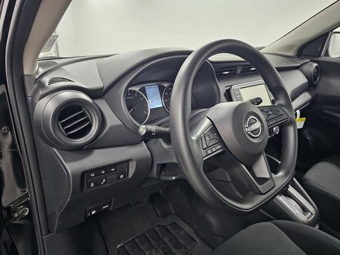 Used 2025 Nissan Kicks Play S FWD image 10