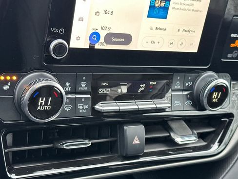 Used 2023 Toyota Highlander XLE image 21