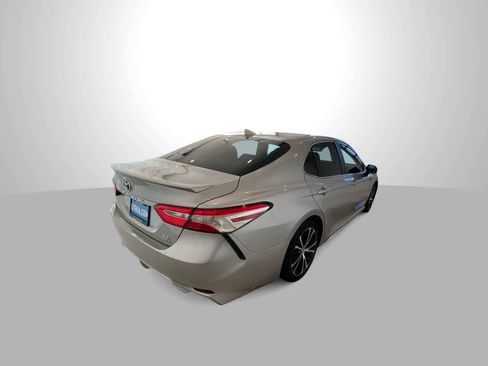 Used 2020 Toyota Camry SE image 8