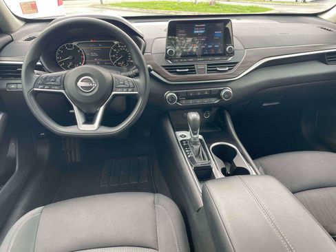 Used 2024 Nissan Altima 2.5 SV FWD image 7