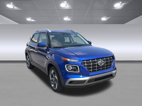 Certified 2025 Hyundai Venue Limited FWD image 5