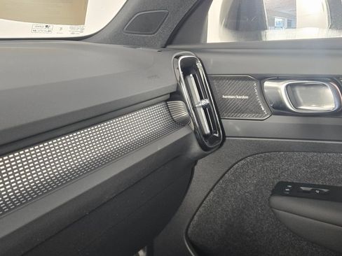 Certified 2023 Volvo XC40 B5 Ultimate w/ Climate Package image 24