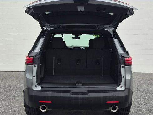 Used 2023 Chevrolet Traverse LT image 13