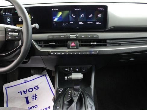 Used 2025 Kia K4 LXS image 20