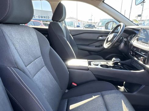 Used 2024 Nissan Rogue SV image 11