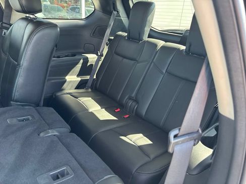 Used 2016 Nissan Pathfinder Platinum w/ Family Entertainment Package AWD/4WD image 15