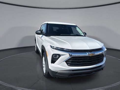 New 2026 Chevrolet TrailBlazer LS w/ LS Convenience Package FWD image 2