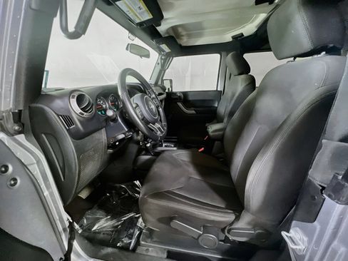 Used 2018 Jeep Wrangler Sport w/ Connectivity Group AWD/4WD image 17