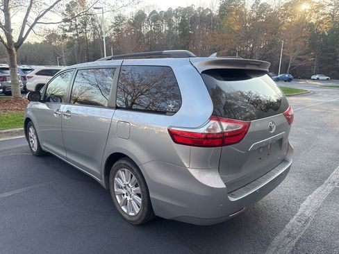 Used 2017 Toyota Sienna Limited Premium image 17