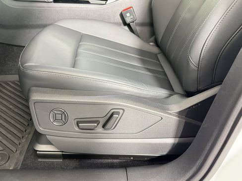 Certified 2025 Audi Q5 Premium w/ Convenience Package AWD/4WD image 12