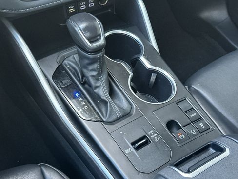 Used 2024 Toyota Highlander XLE image 21