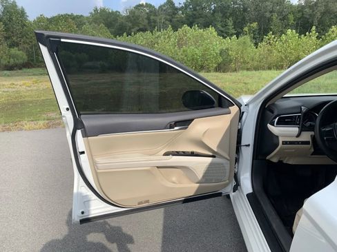 Used 2018 Toyota Camry image 16