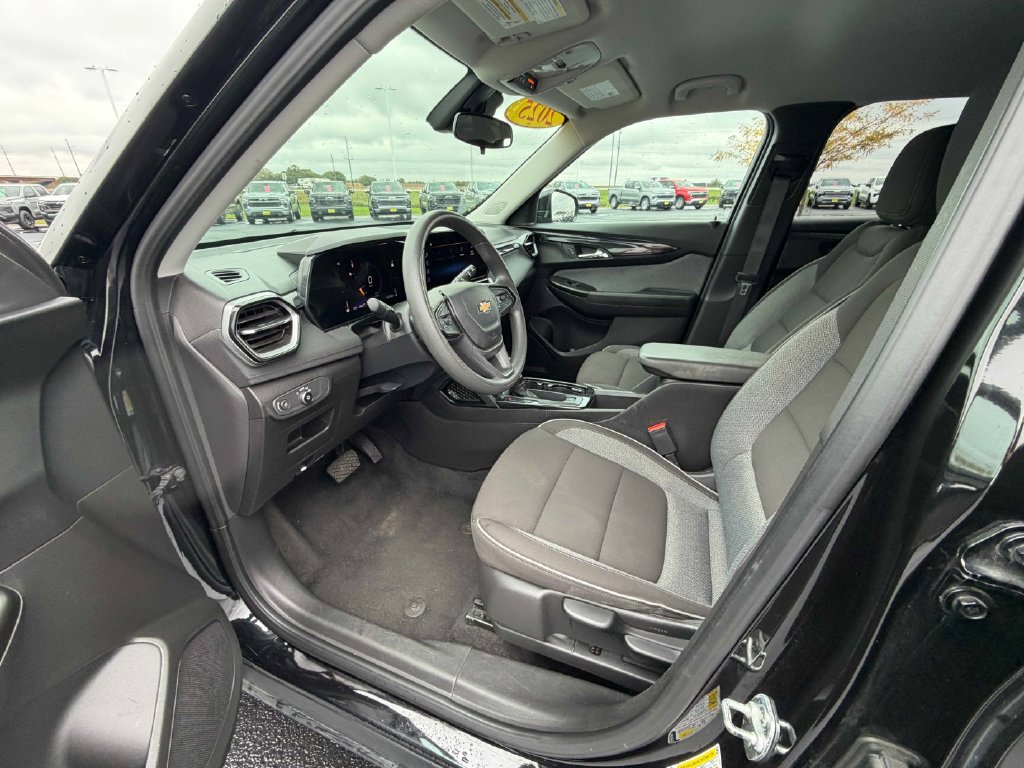 Used 2025 Chevrolet TrailBlazer LT AWD/4WD image 15