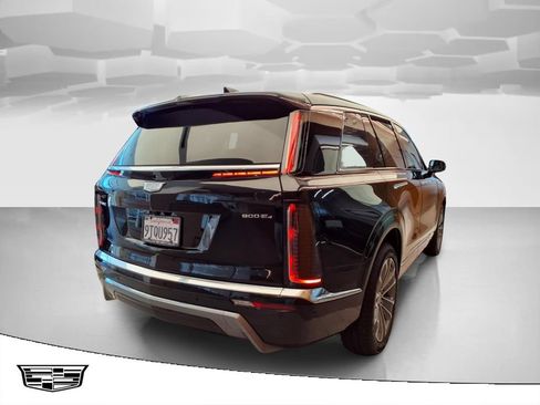 Certified 2026 Cadillac Vistiq Luxury AWD/4WD image 2