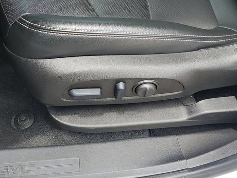 Used 2023 GMC Terrain SLT w/ Infotainment Package II FWD image 20